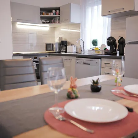 Laura Luxury Gyenesdiás