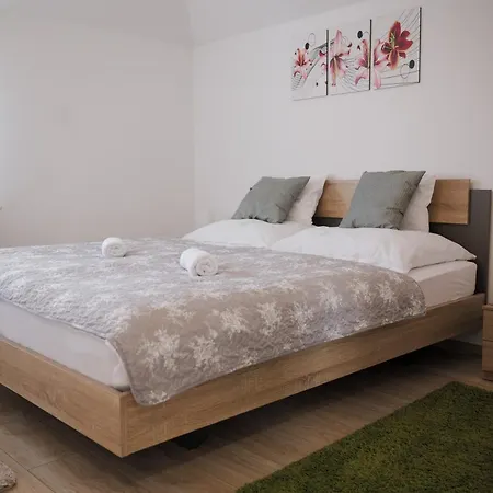 Laura Luxury דירה גיינסדיאס