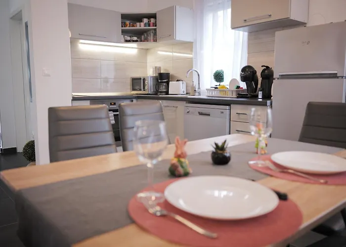 Laura Luxury Gyenesdiás